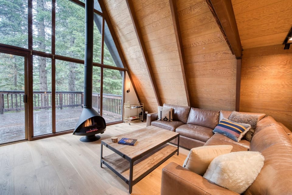 A-Frame of Mind in Tahoe Donner - Pet-Friendly 2 BR 1 BA with Pool Table House in Truckee
