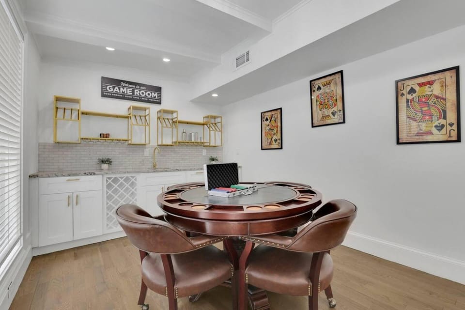 Luxury 7BR Buckhead Oasis wPool,GameRoom&Firepit House in Buckhead