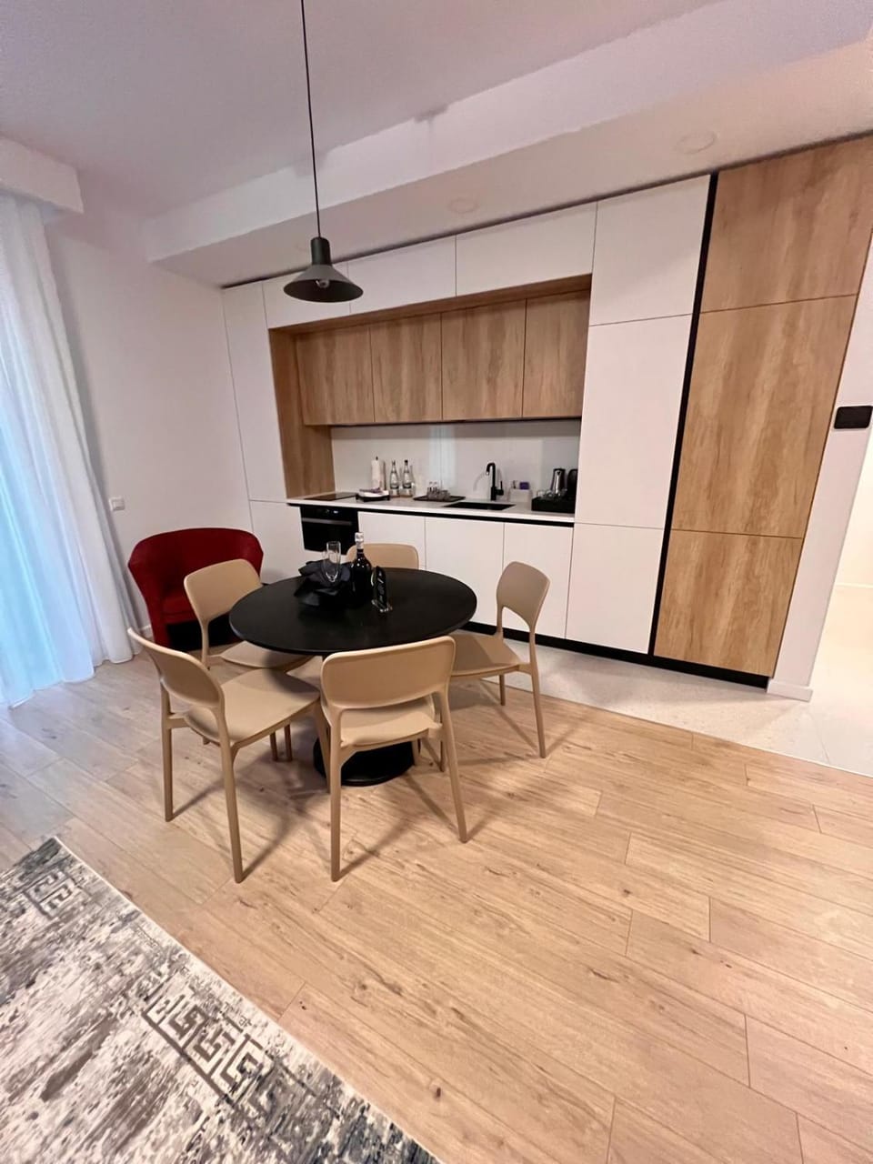 Kitchen or kitchenette, Dining area, stove