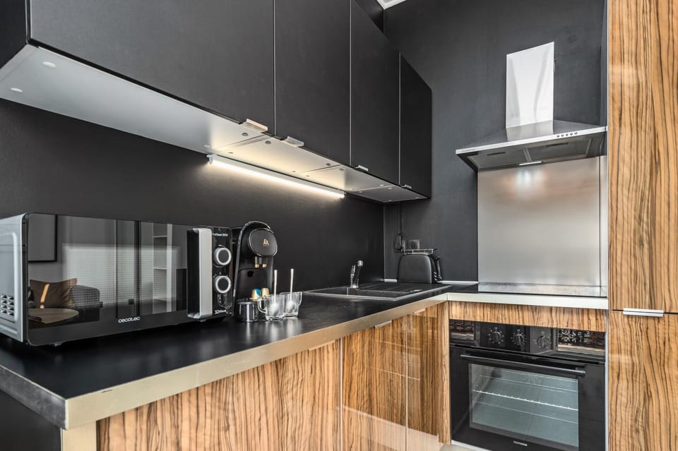 Coffee/tea facilities, Kitchen or kitchenette, dishwasher, oven, stove, toaster