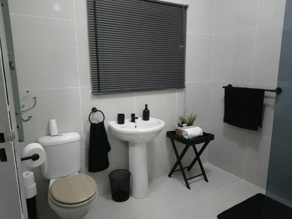 Goose On Uitvlught Self Catering Accommodation Bed and Breakfast in Western Cape