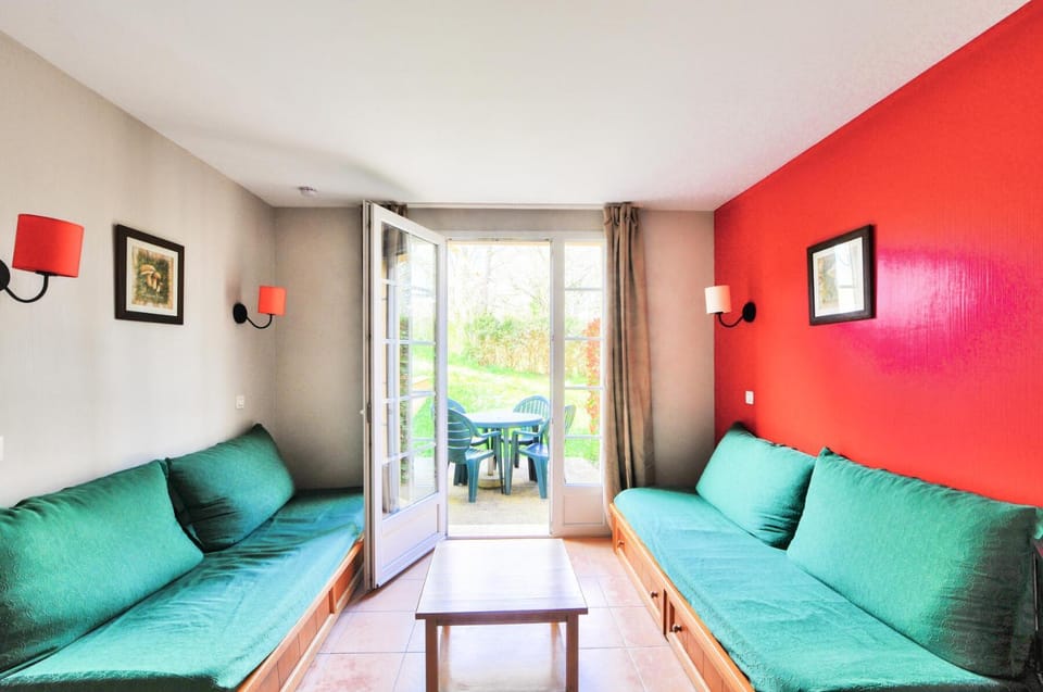 Bed, Living room