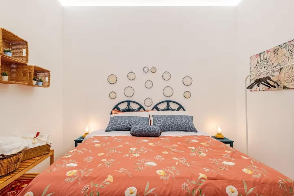 Bed, Photo of the whole room, Decorative detail, Bedroom