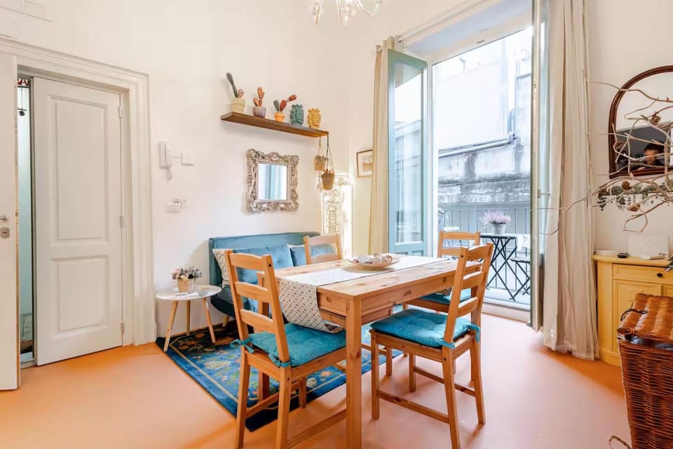 Living room, Photo of the whole room, Seating area, Dining area, Breakfast