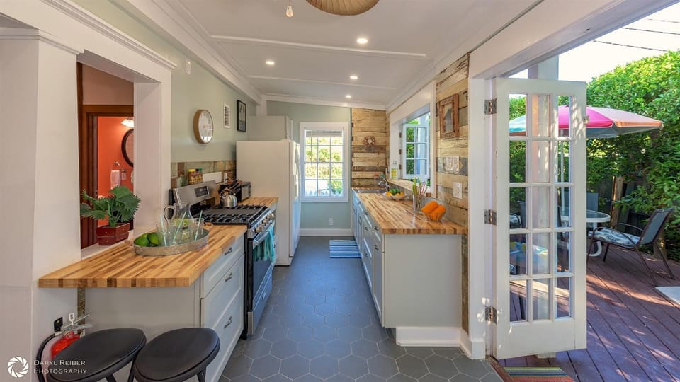 Puerta Coralina by Last Key Realty House in Key West
