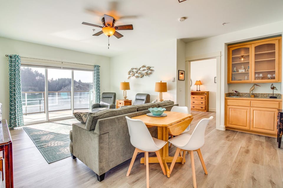 Riverfront Apt in Old Town Florence! House in Oregon