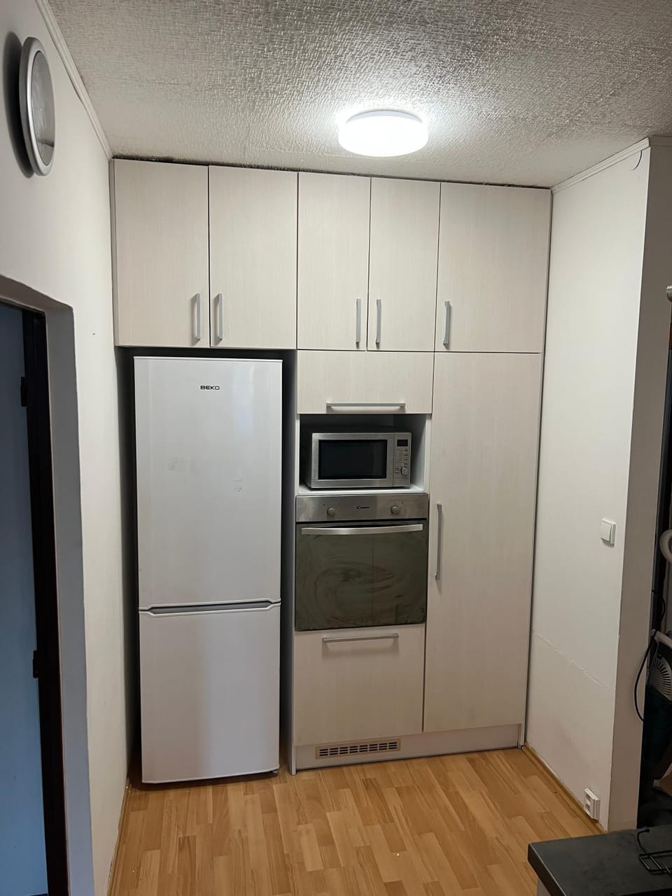 Kitchen or kitchenette, dishwasher, oven, stove