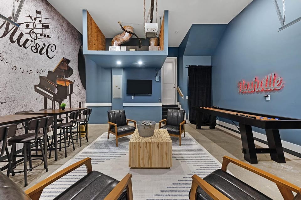 The Bluebell - Rooftop Lounge with Hot Tub House in East Nashville