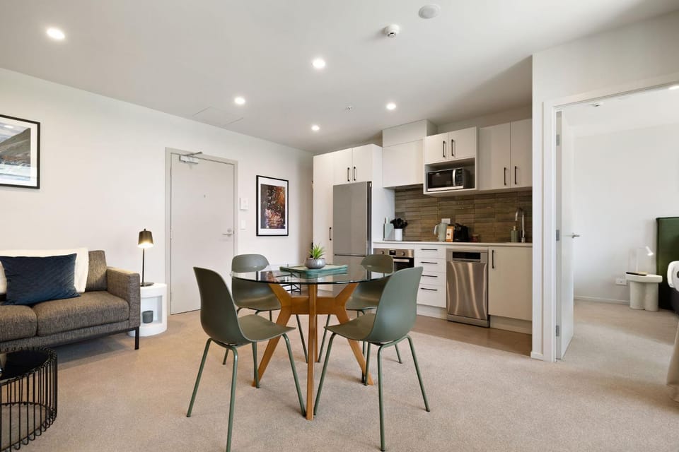 TV and multimedia, Kitchen or kitchenette, Living room, Seating area, Dining area, oven, stove