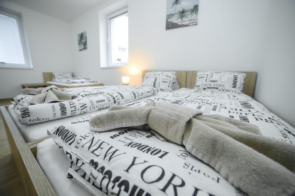 Photo of the whole room, Bedroom, towels