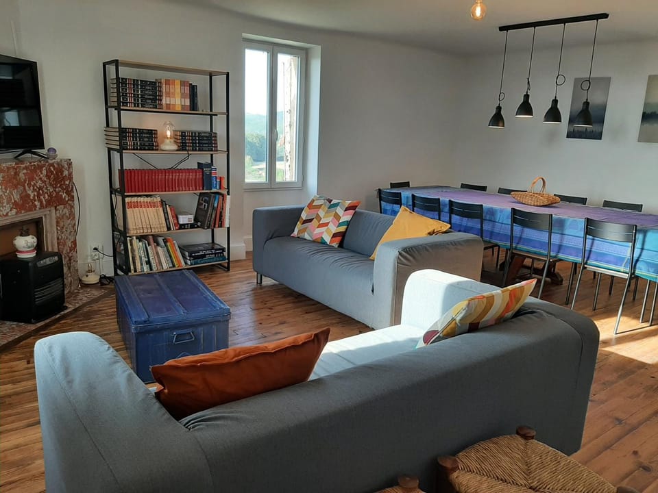 Living room, Seating area, Dining area