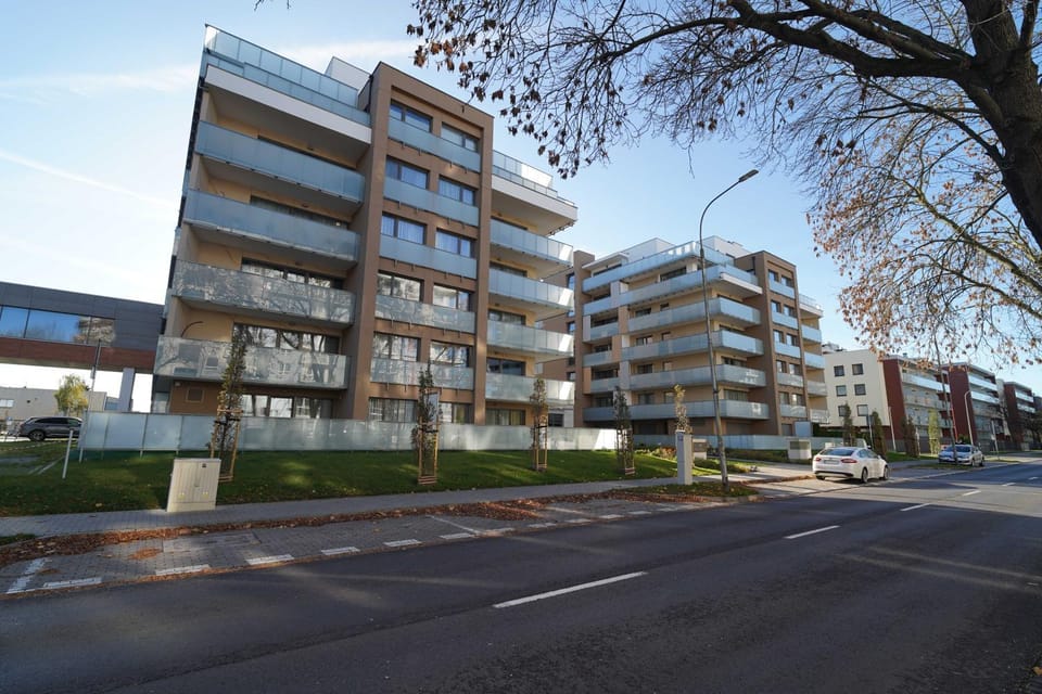 Property building, Neighbourhood, Street view, Location, Parking