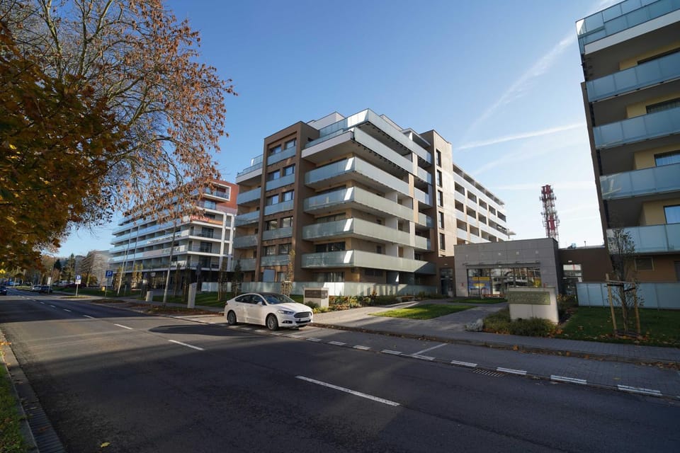Property building, Neighbourhood, Street view, Location, Parking