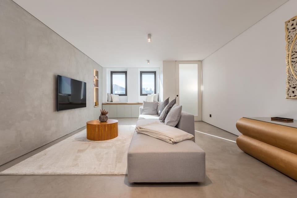 TV and multimedia, Living room, Seating area, Evening entertainment