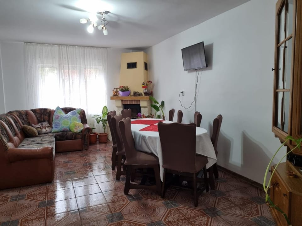 Communal lounge/ TV room, Living room, Seating area
