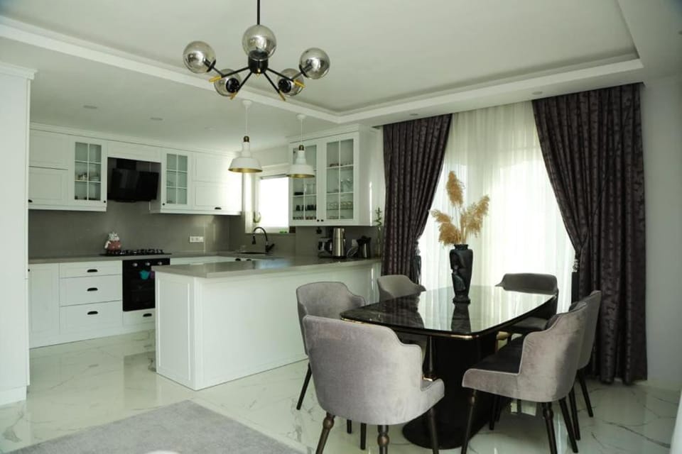 Kitchen or kitchenette, Seating area, Dining area, oven, stove