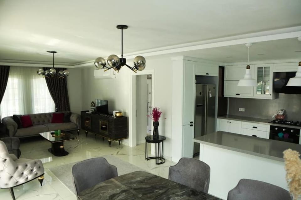 TV and multimedia, Kitchen or kitchenette, Living room, Seating area