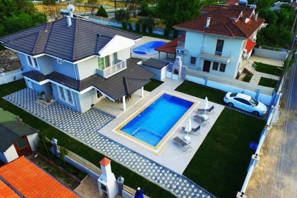 Property building, Day, Bird's eye view, Pool view, Swimming pool, sunbed