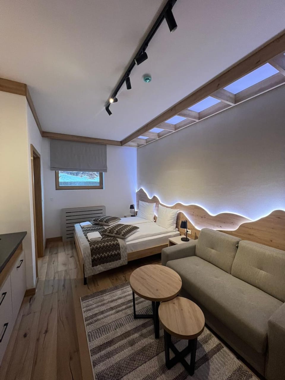 Bed, TV and multimedia, Living room, Bedroom