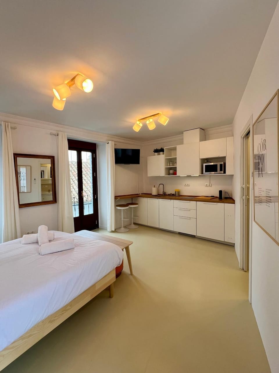 Bed, Kitchen or kitchenette, Photo of the whole room, Bedroom, stove