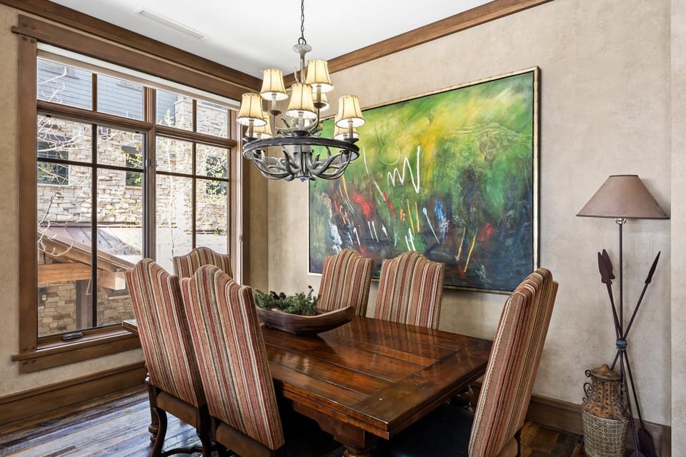 Luxury Residence, Ski-in Ski-out, Cozy Interiors, Private Patio, Shared Pool, Close Fine Dining Apartment in Park City