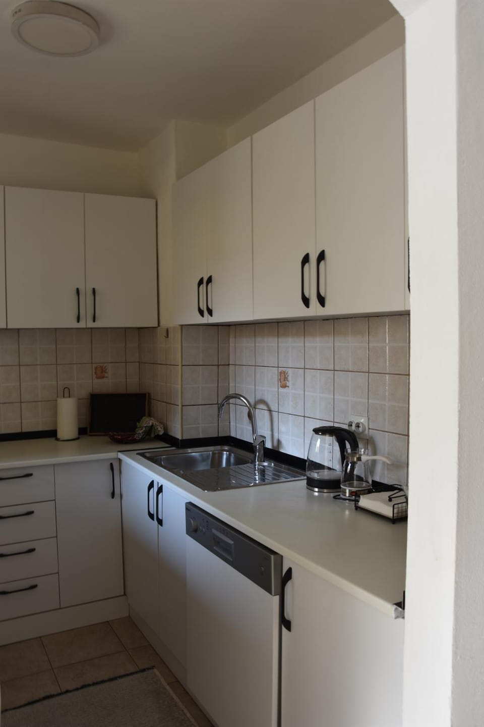 Coffee/tea facilities, Kitchen or kitchenette, dishwasher, stove