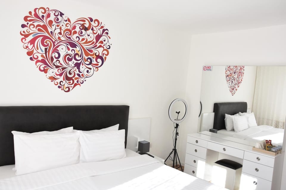 Bed, Coffee/tea facilities, Photo of the whole room, Bedroom