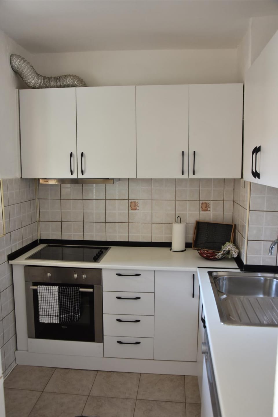 Coffee/tea facilities, Kitchen or kitchenette, dishwasher, stove