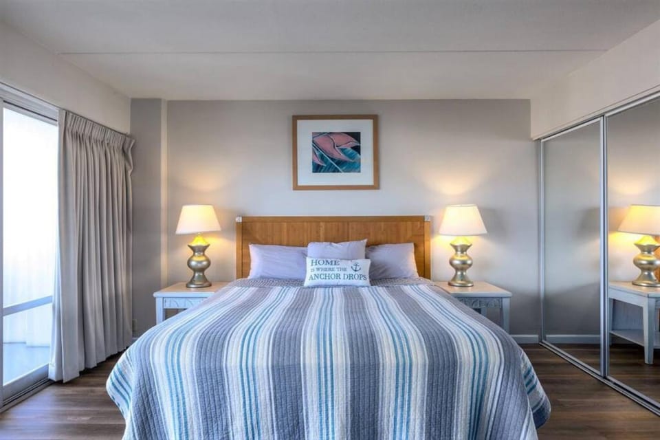 1519 Ilikai Collection 9 Beachfront Resort recently upgraded Apartment in Honolulu