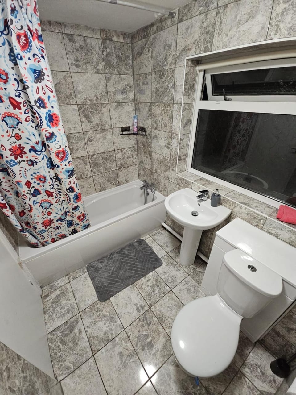 Spacious single room Bed and Breakfast in Nottingham