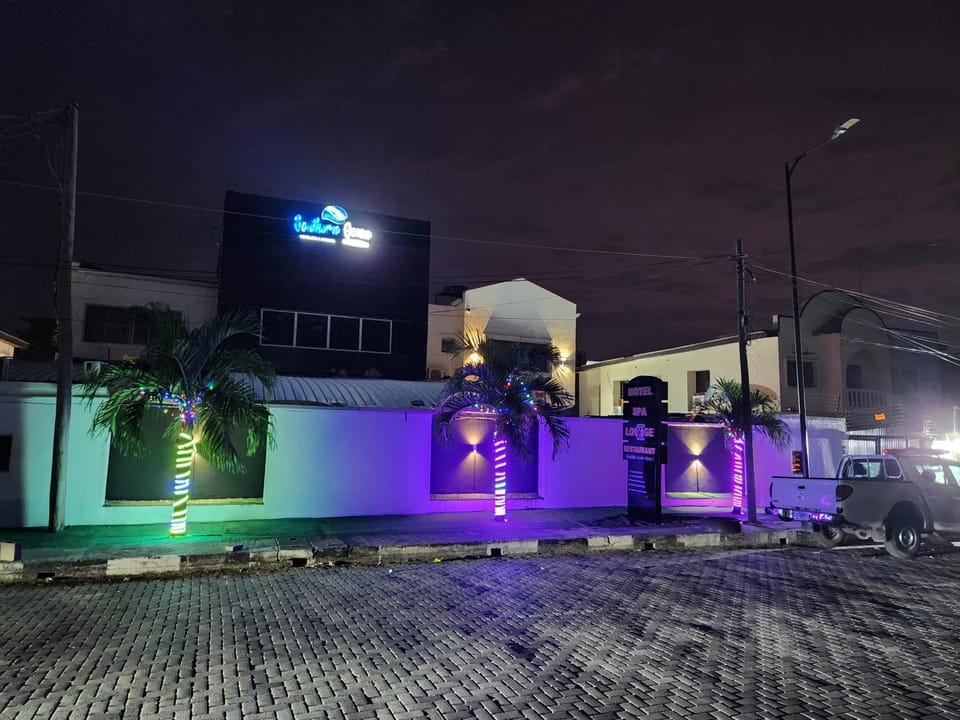 Mareot Hotel, Lounge, restaurant and spa Hotel in Lagos