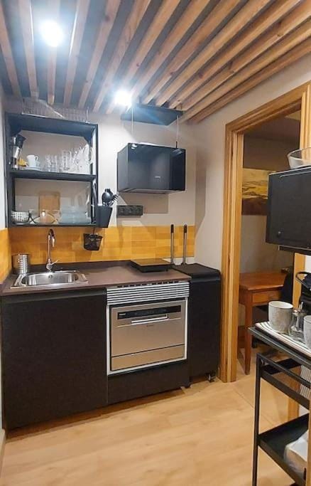 Estudio de diseño con parking en el centro Apartment in Huesca