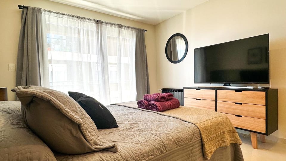 Bed, TV and multimedia, Photo of the whole room, Area and facilities