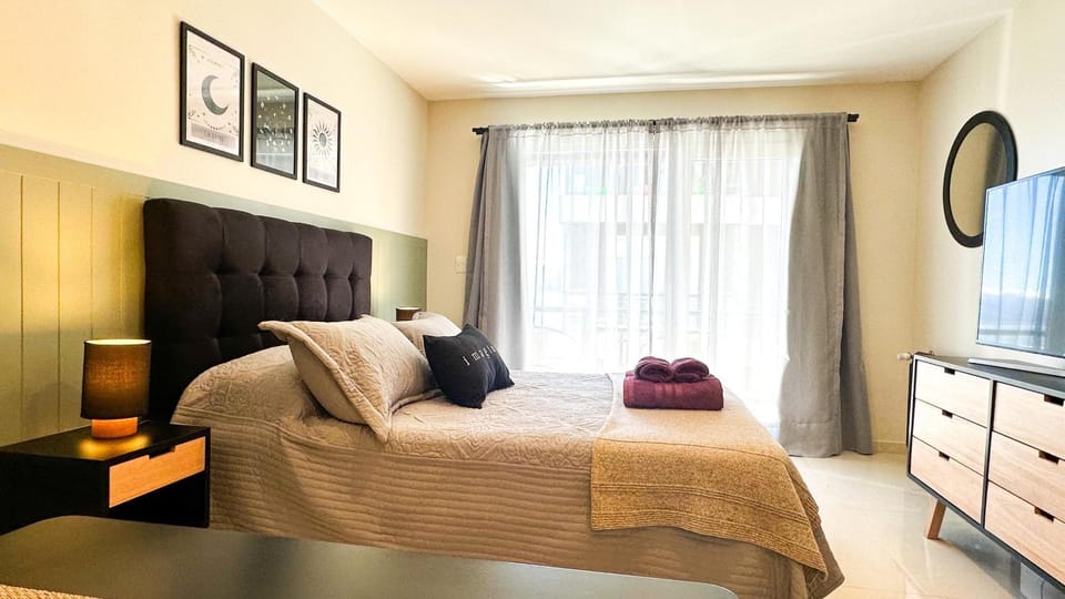 Bed, Photo of the whole room, Area and facilities