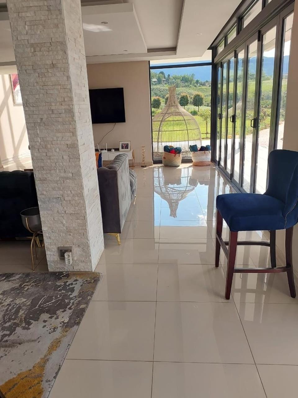 Communal lounge/ TV room
