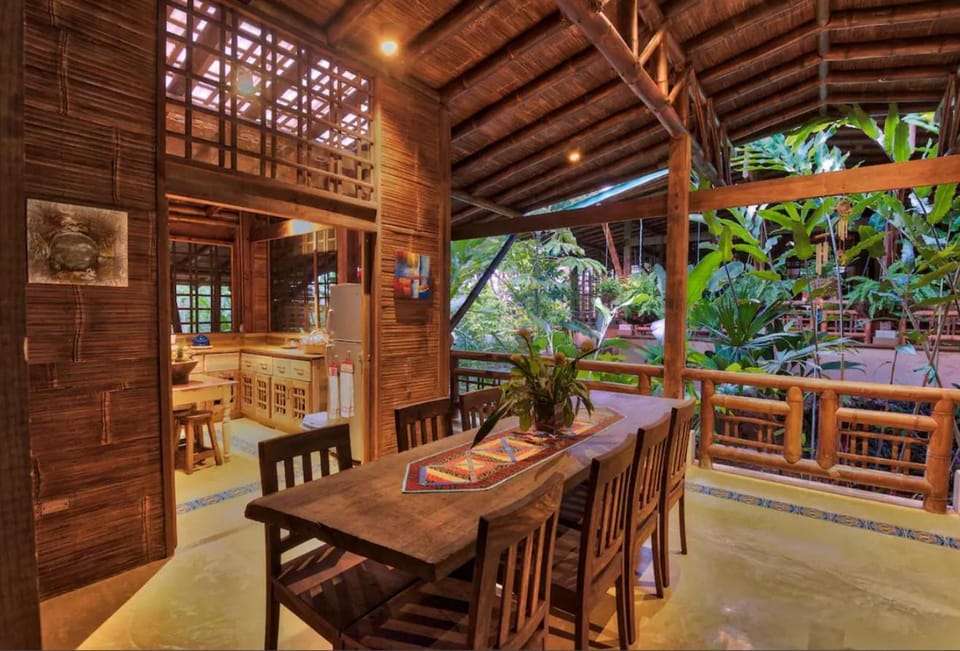 Casa Solaz Waterfall Lodge for 8 | Finca Anjalá House in Bahía Ballena