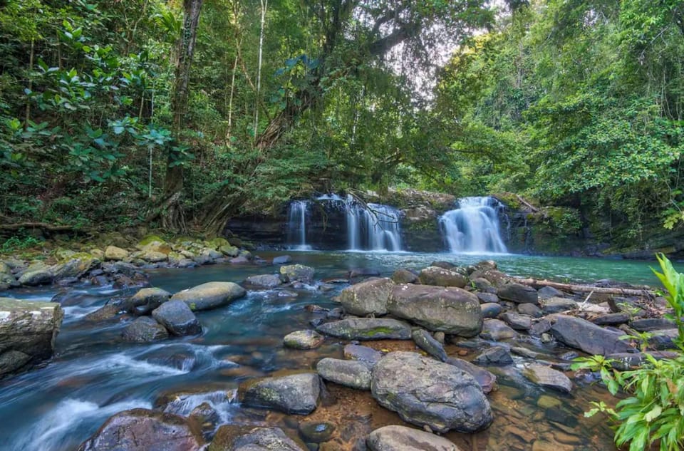 Casa Solaz Waterfall Lodge for 8 | Finca Anjalá House in Bahía Ballena