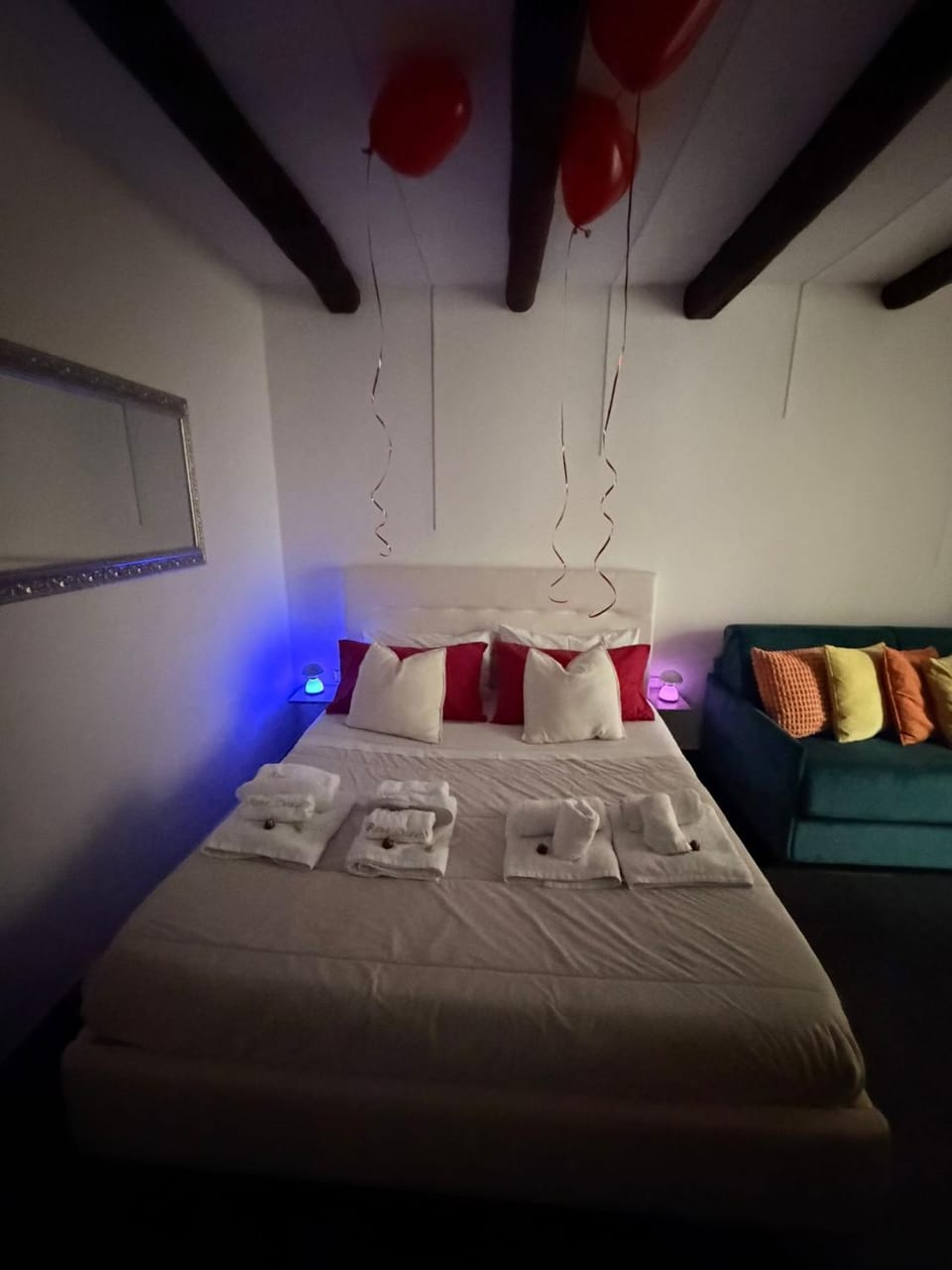 Bed, Photo of the whole room, Bedroom