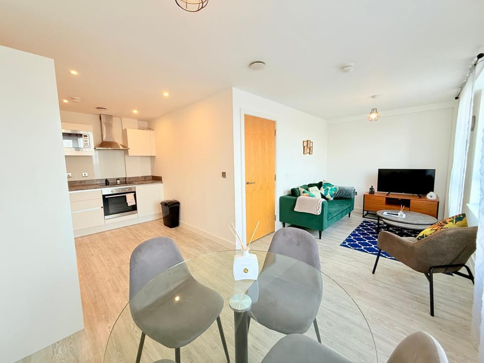 2BR Duplex in Salford McR Sleeps4 See Apt videos in Photos Apartment in Salford