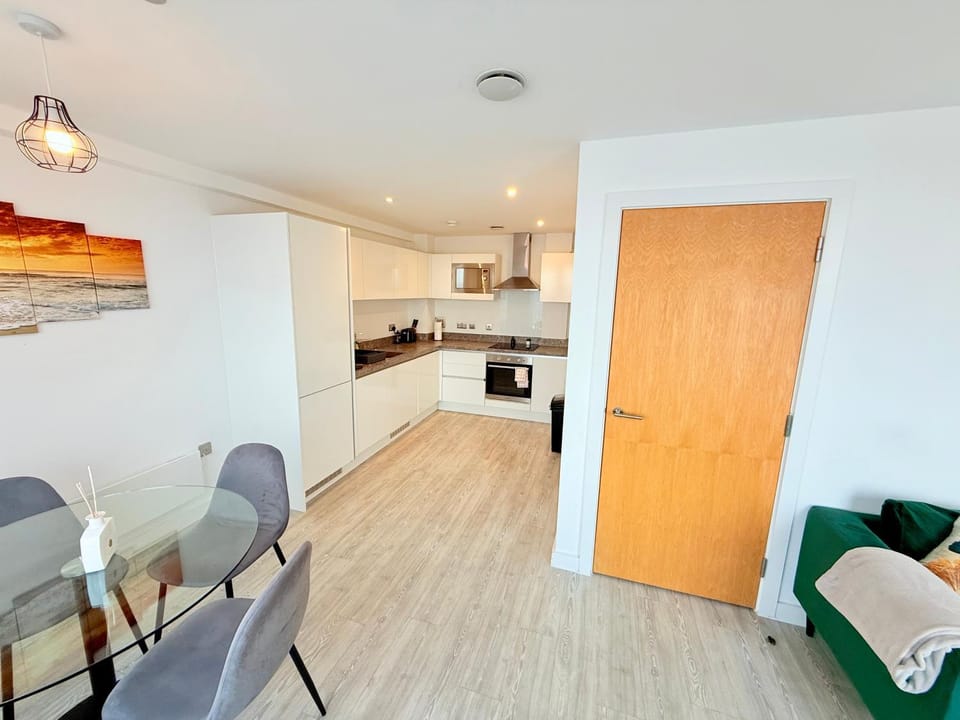 2BR Duplex in Salford McR Sleeps4 See Apt videos in Photos Apartment in Salford