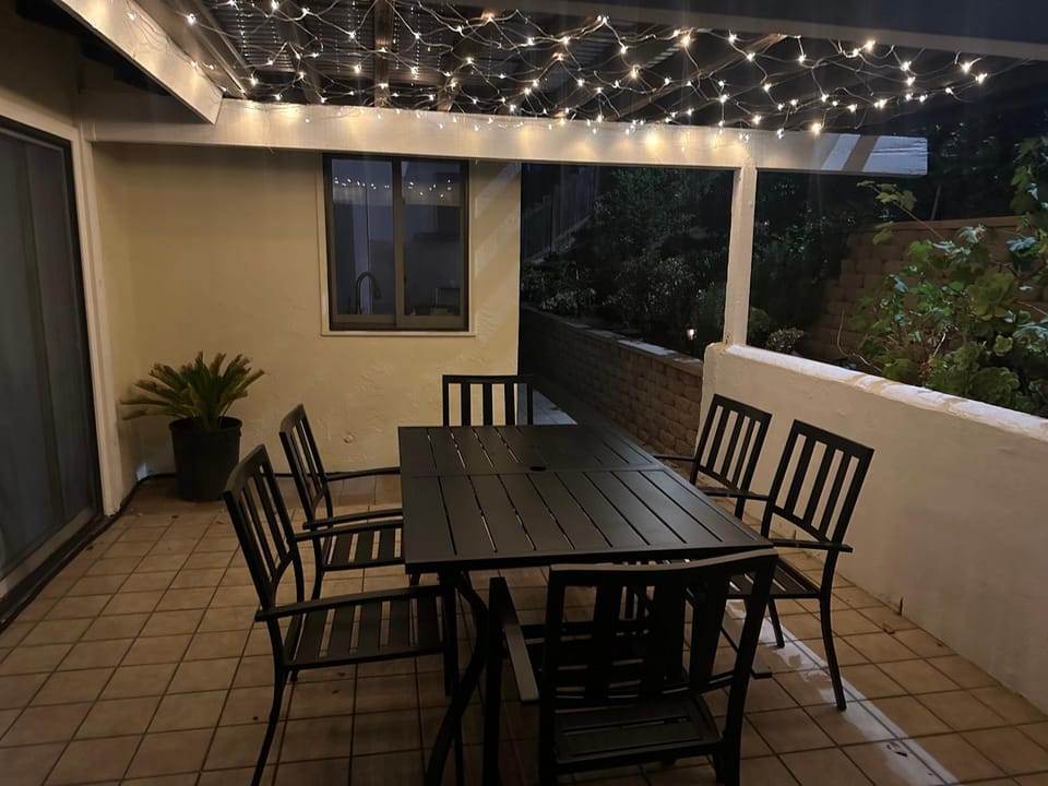 Property building, Balcony/Terrace, Dining area