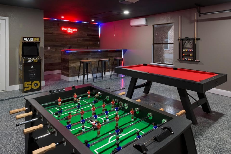 Billiard, Game Room