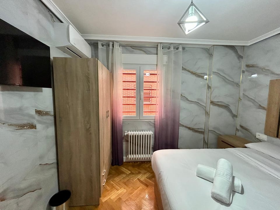 Bed, Photo of the whole room