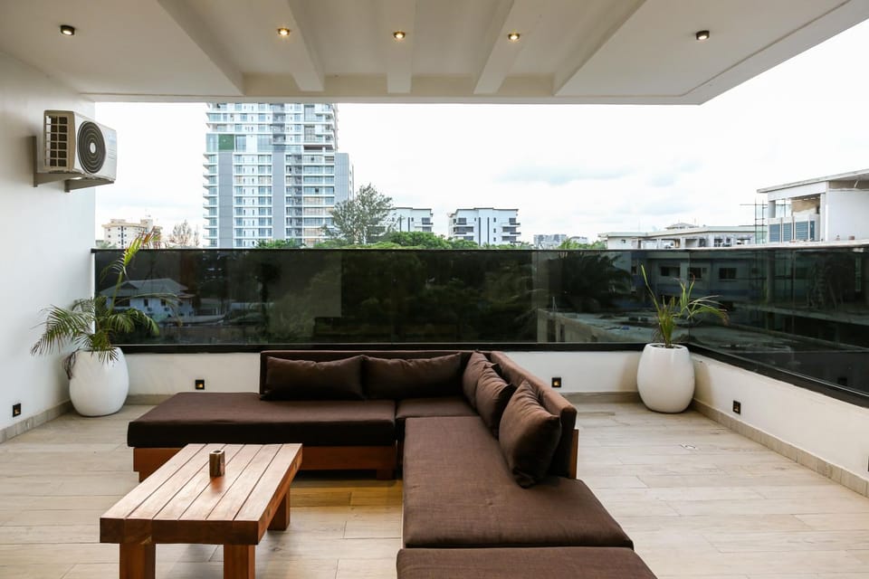 Property building, Patio, Day, Balcony/Terrace, Balcony/Terrace, Seating area