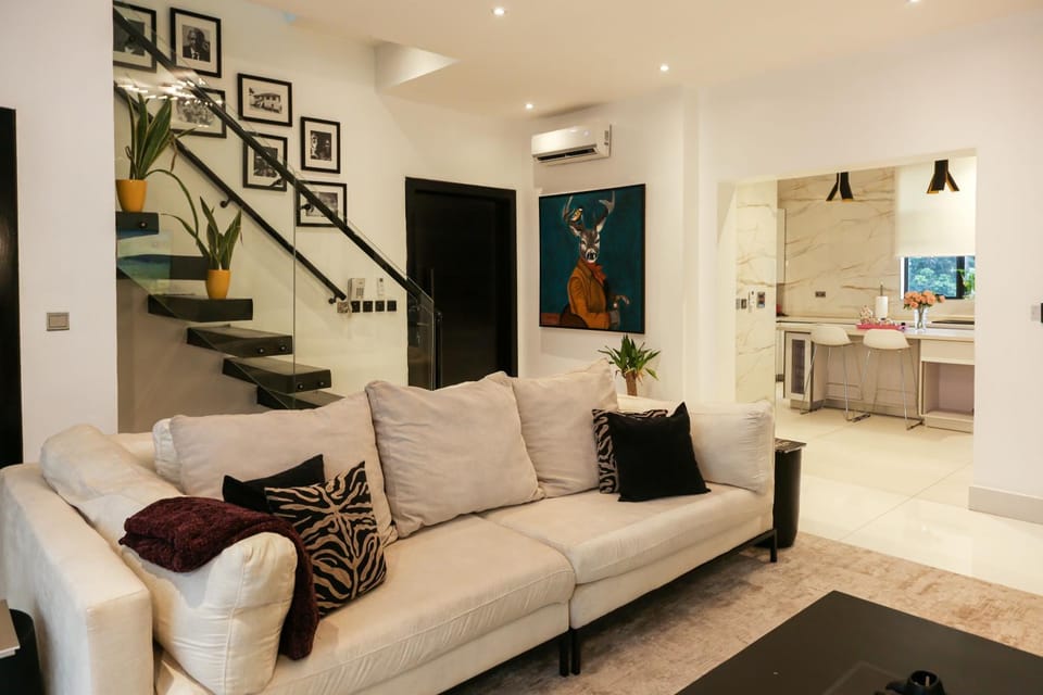 Kitchen or kitchenette, Living room, Seating area, air conditioner
