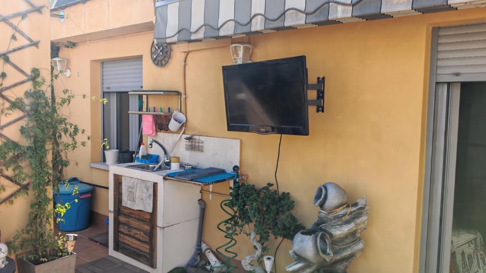 Communal lounge/ TV room