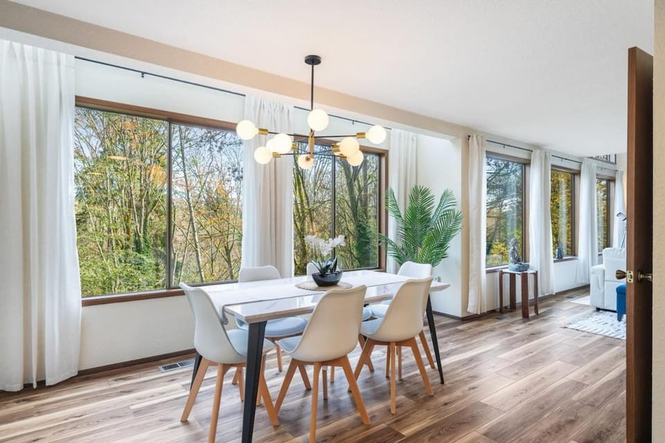 Uplake Forest Retreat House in Lake Forest Park