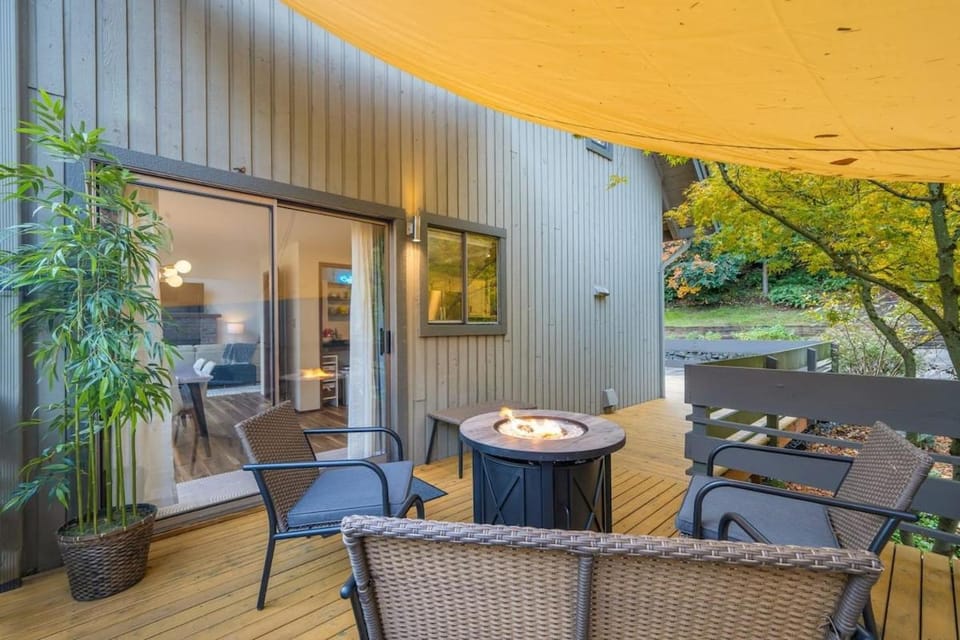 Uplake Forest Retreat House in Lake Forest Park