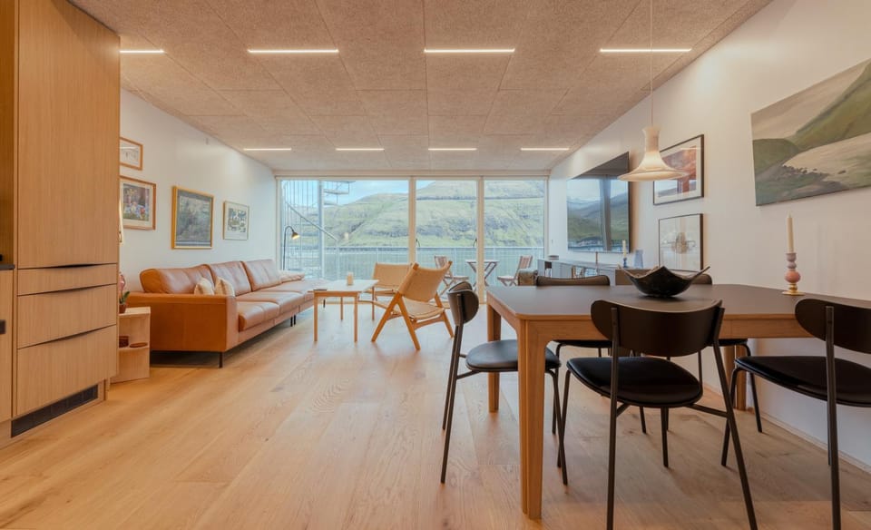 Living room, Seating area, Dining area