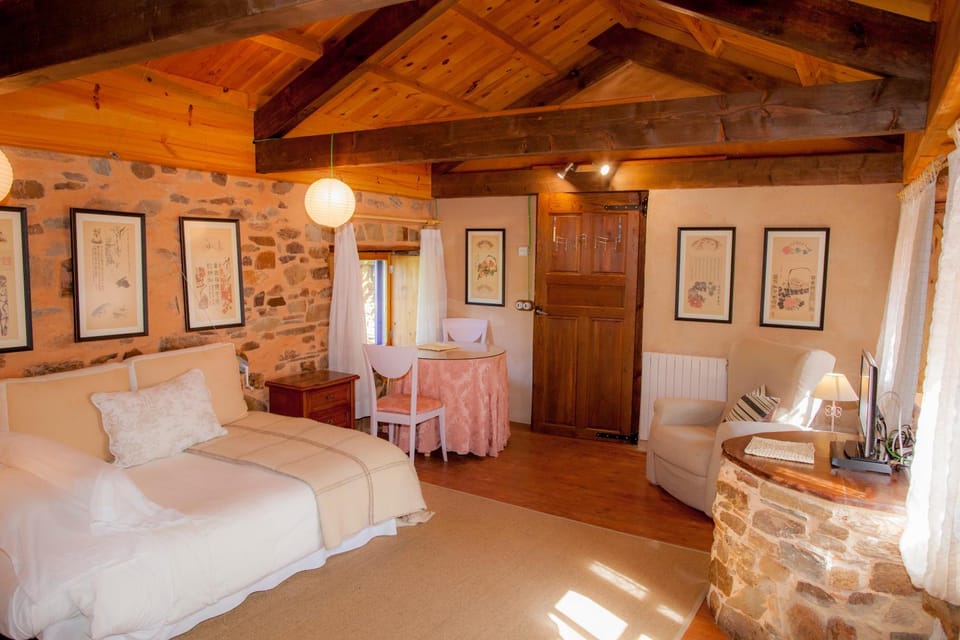Bed, Living room, Photo of the whole room, Bedroom
